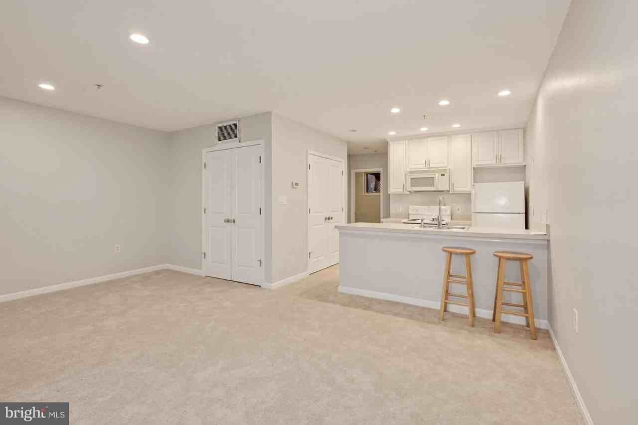 648 C St Ne - Photo 6 of 17