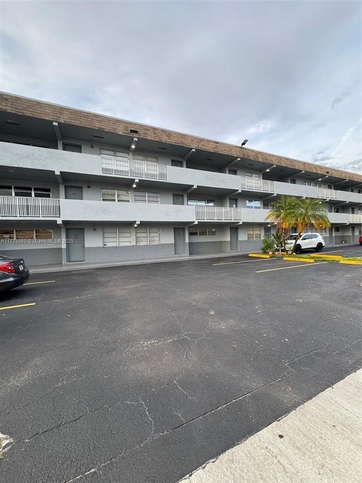 11195 Sw 1st St #314 - Photo 2 of 22