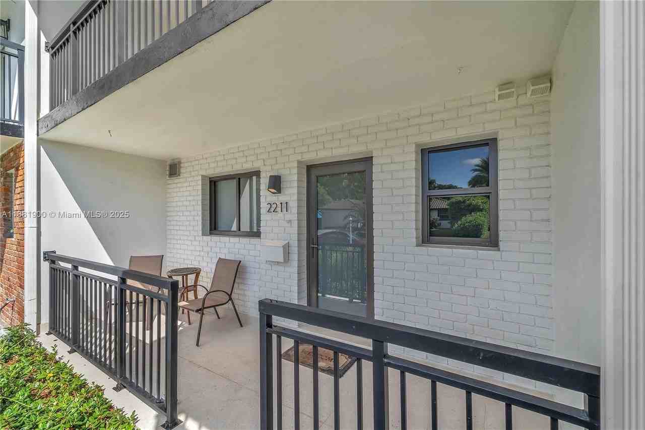 2211 Ne 122nd St #2211 - Photo 4 of 34