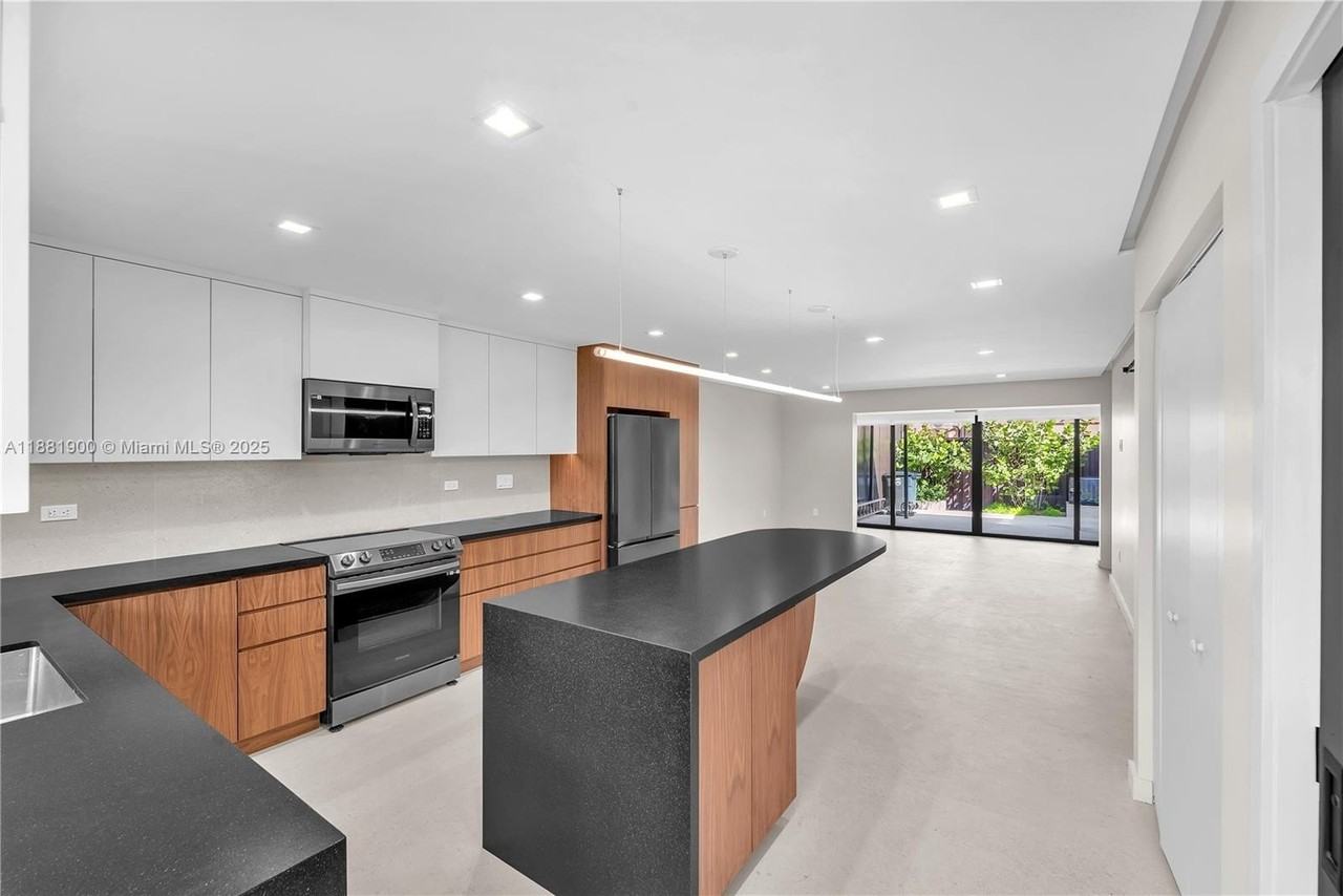 2211 Ne 122nd St #2211 - Photo 5 of 34