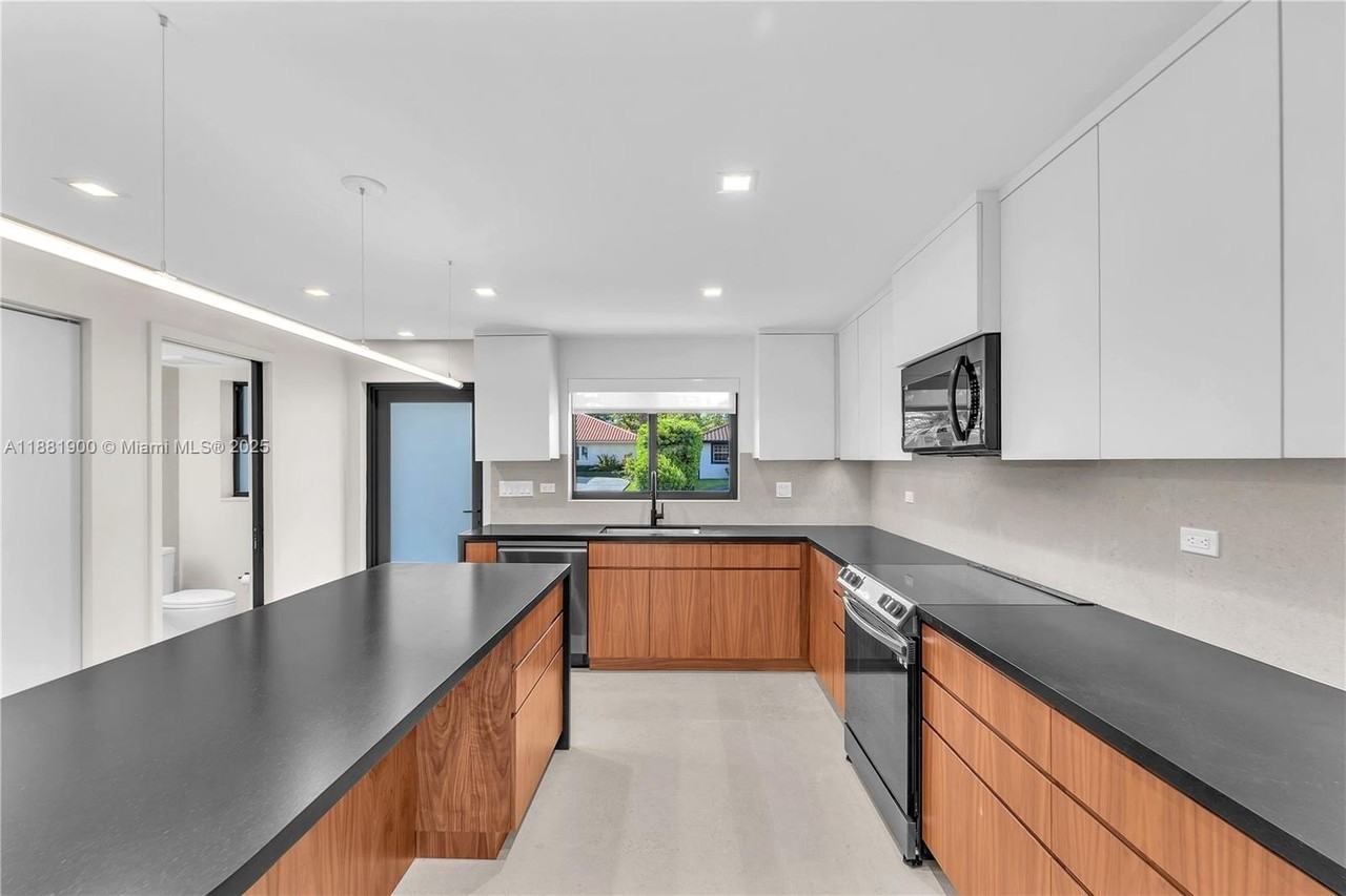 2211 Ne 122nd St #2211 - Photo 6 of 34