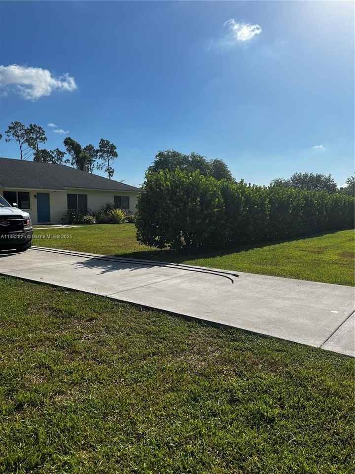 16195 Sw 172nd St - Photo 2 of 9