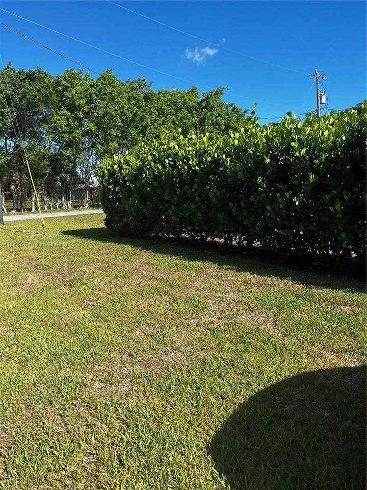 16195 Sw 172nd St - Photo 3 of 9