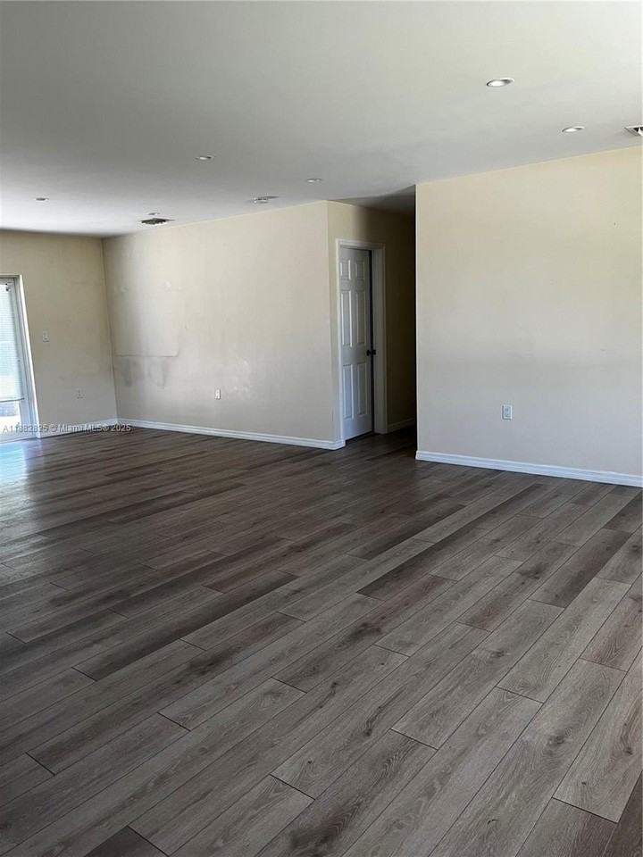 16195 Sw 172nd St - Photo 5 of 9