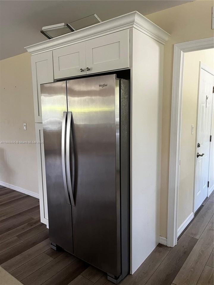 16195 Sw 172nd St - Photo 7 of 9