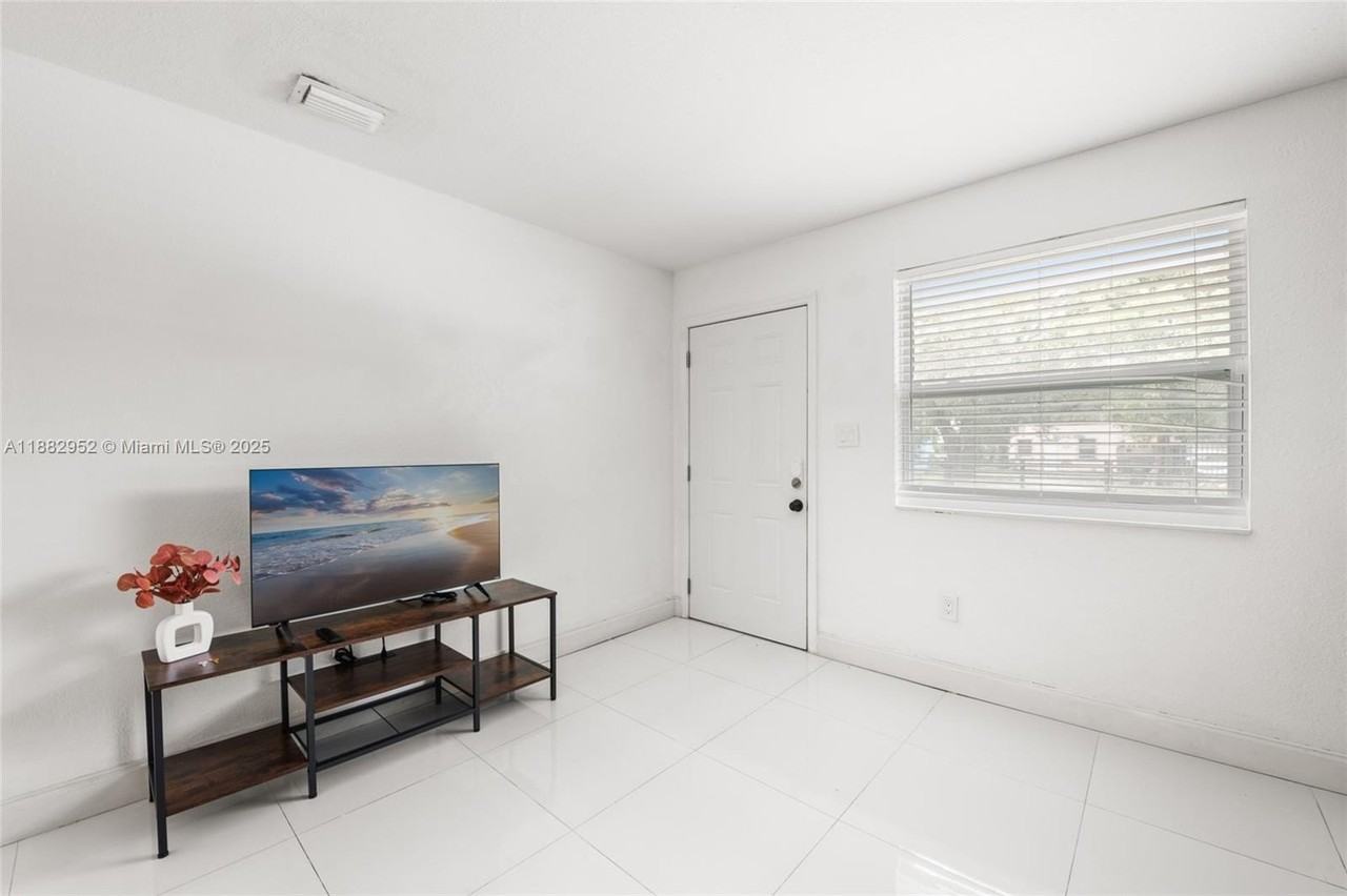 7981 Nw 12th Pl #7981 - Photo 7 of 28