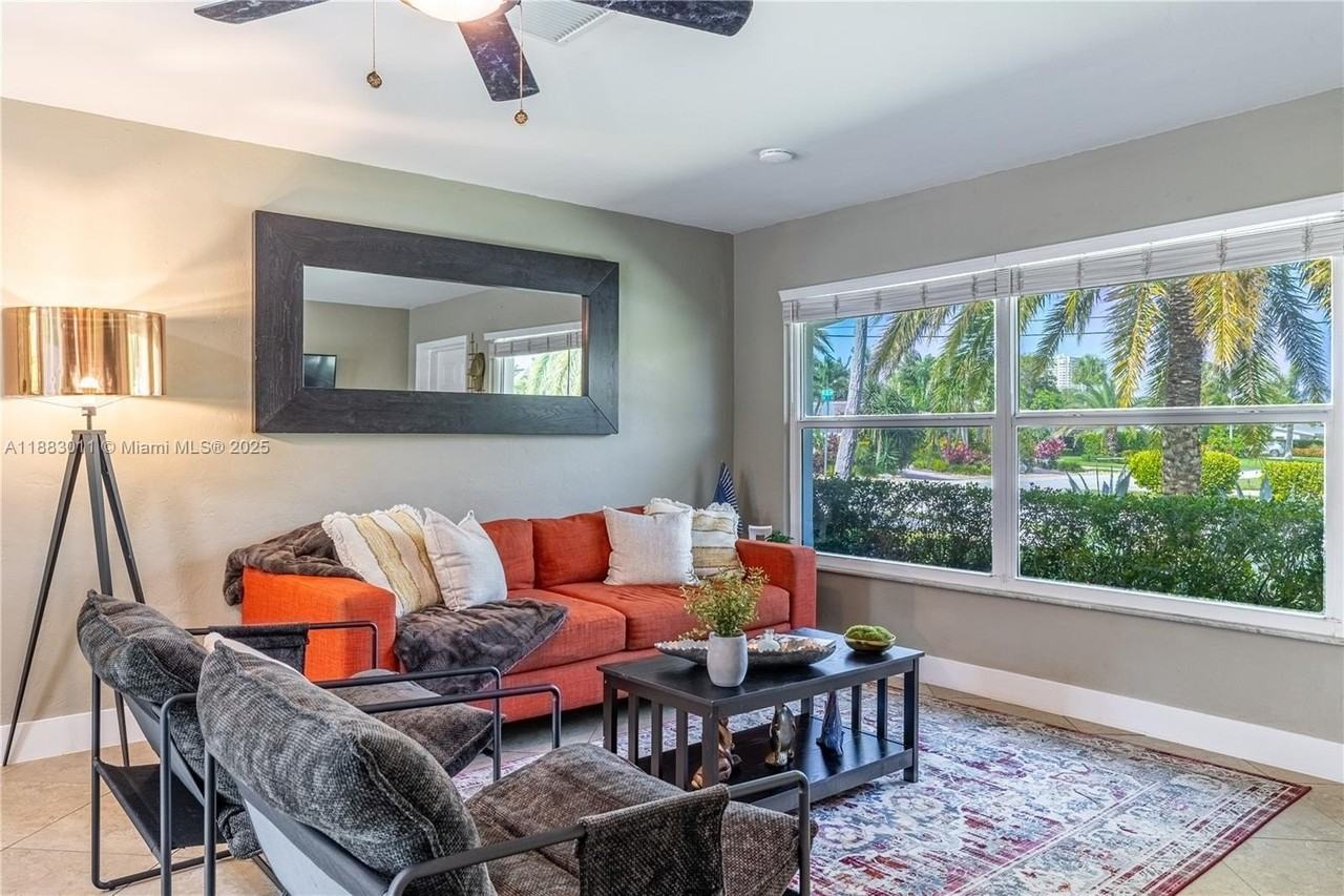 505 Se 25th Ave #2 - Photo 3 of 29