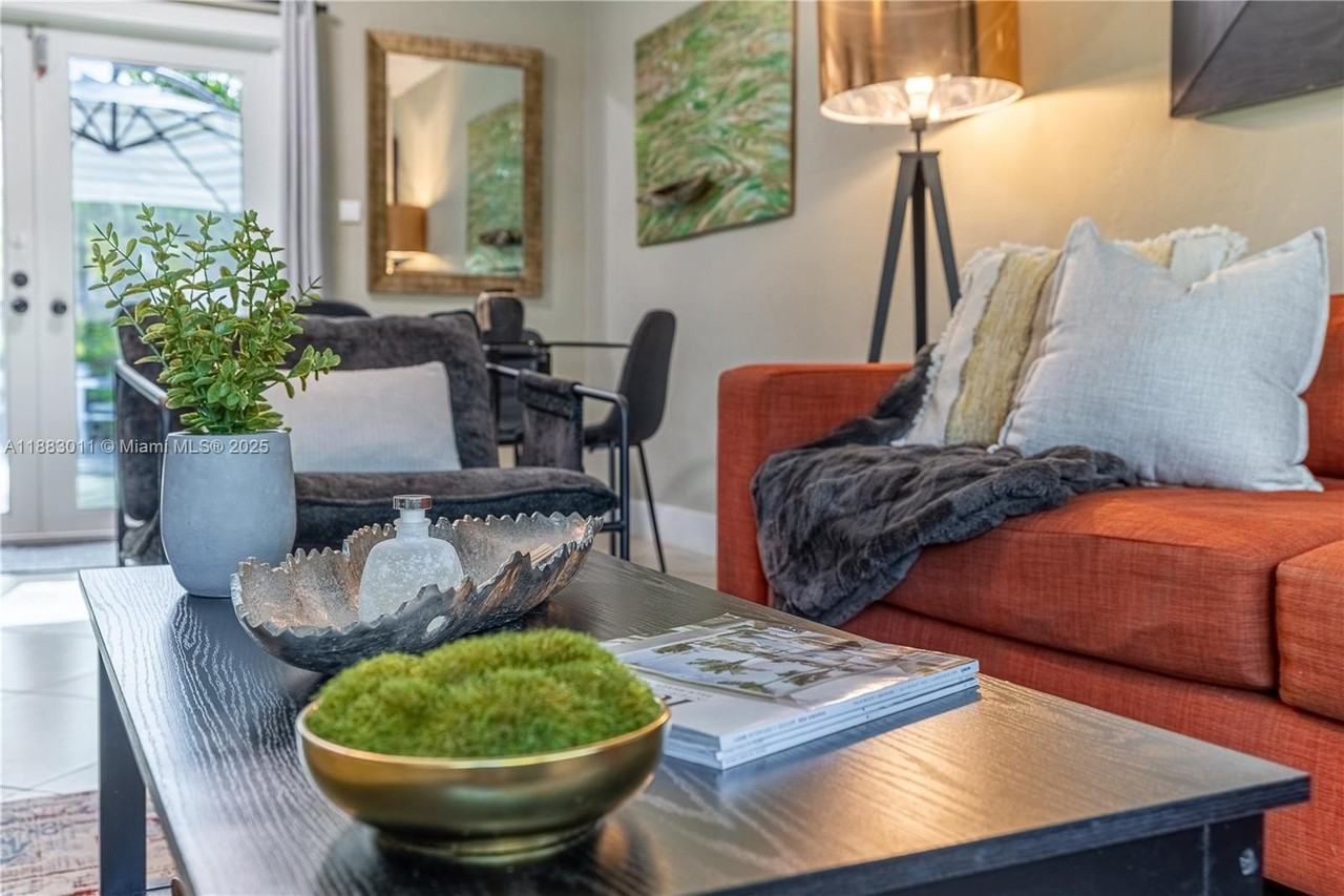 505 Se 25th Ave #2 - Photo 5 of 29