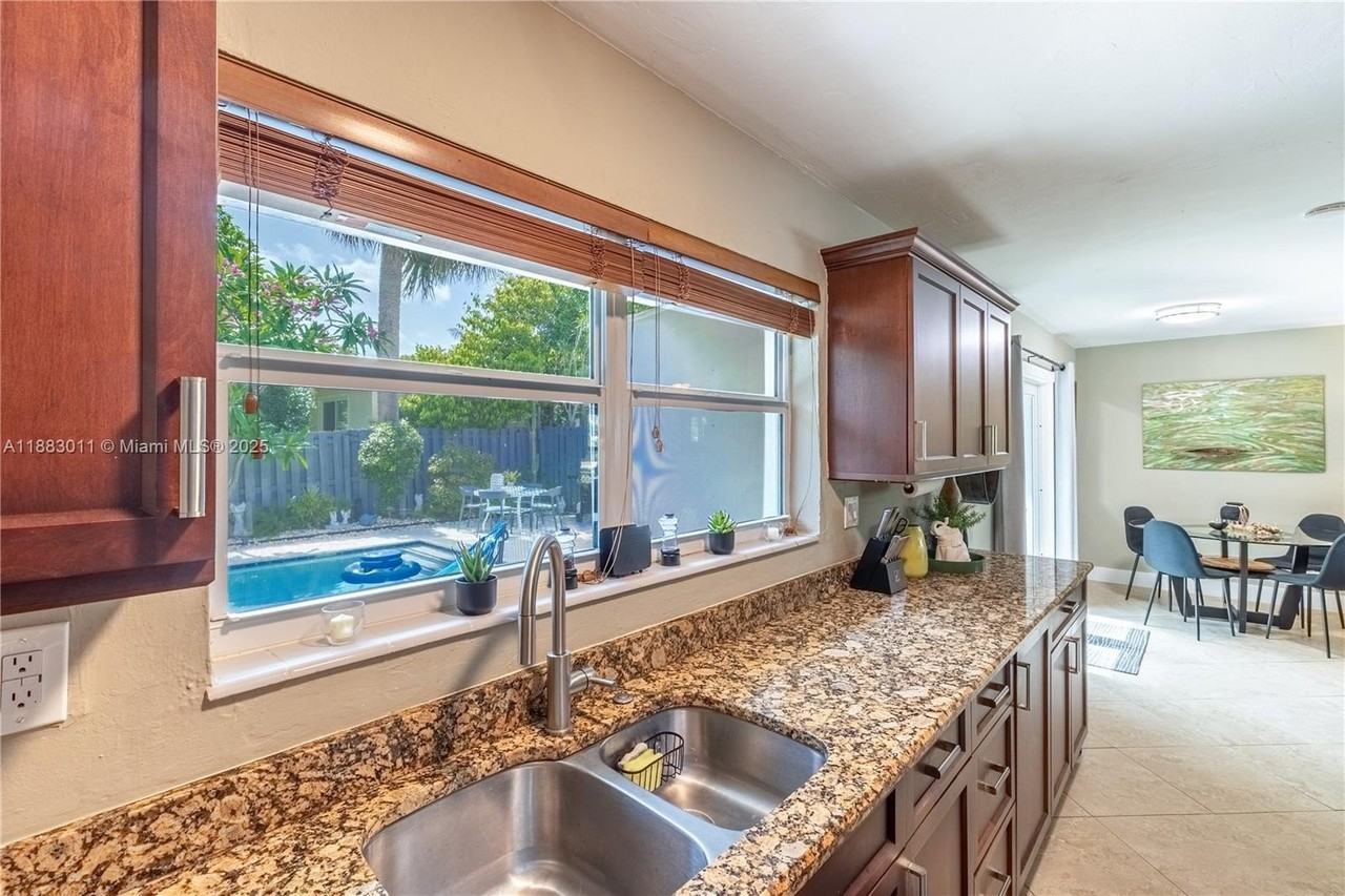 505 Se 25th Ave #2 - Photo 6 of 29