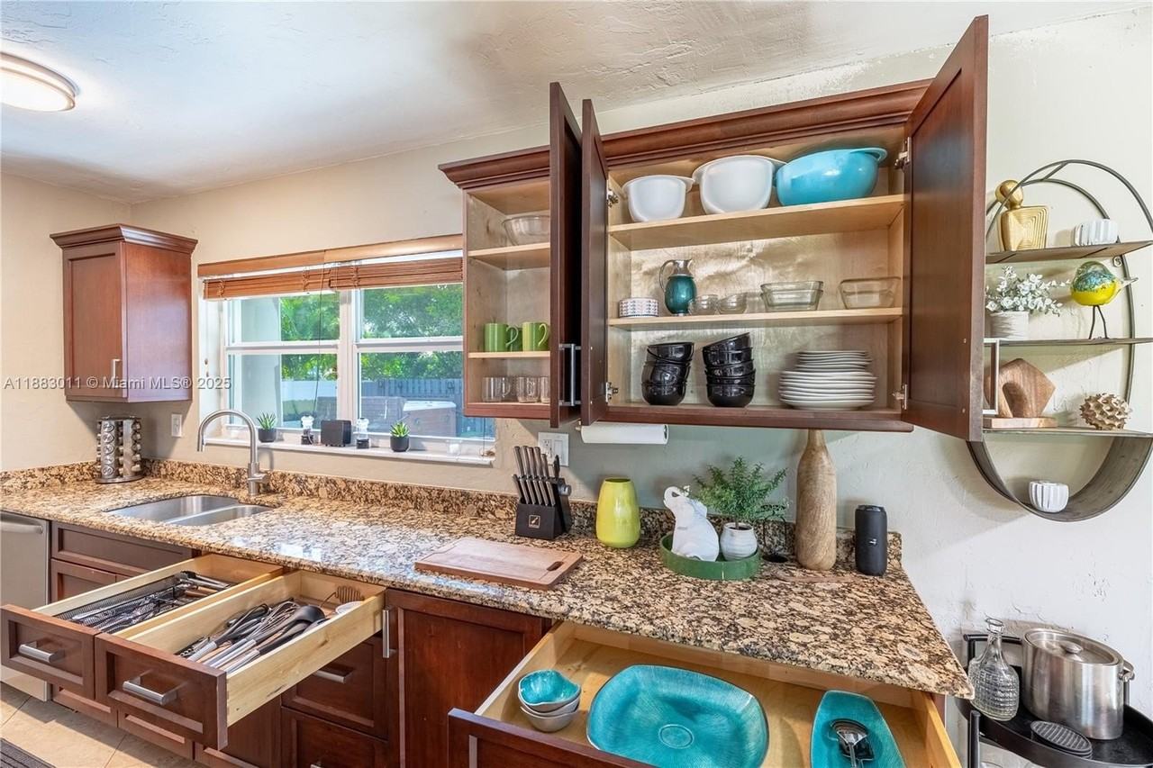 505 Se 25th Ave #2 - Photo 7 of 29