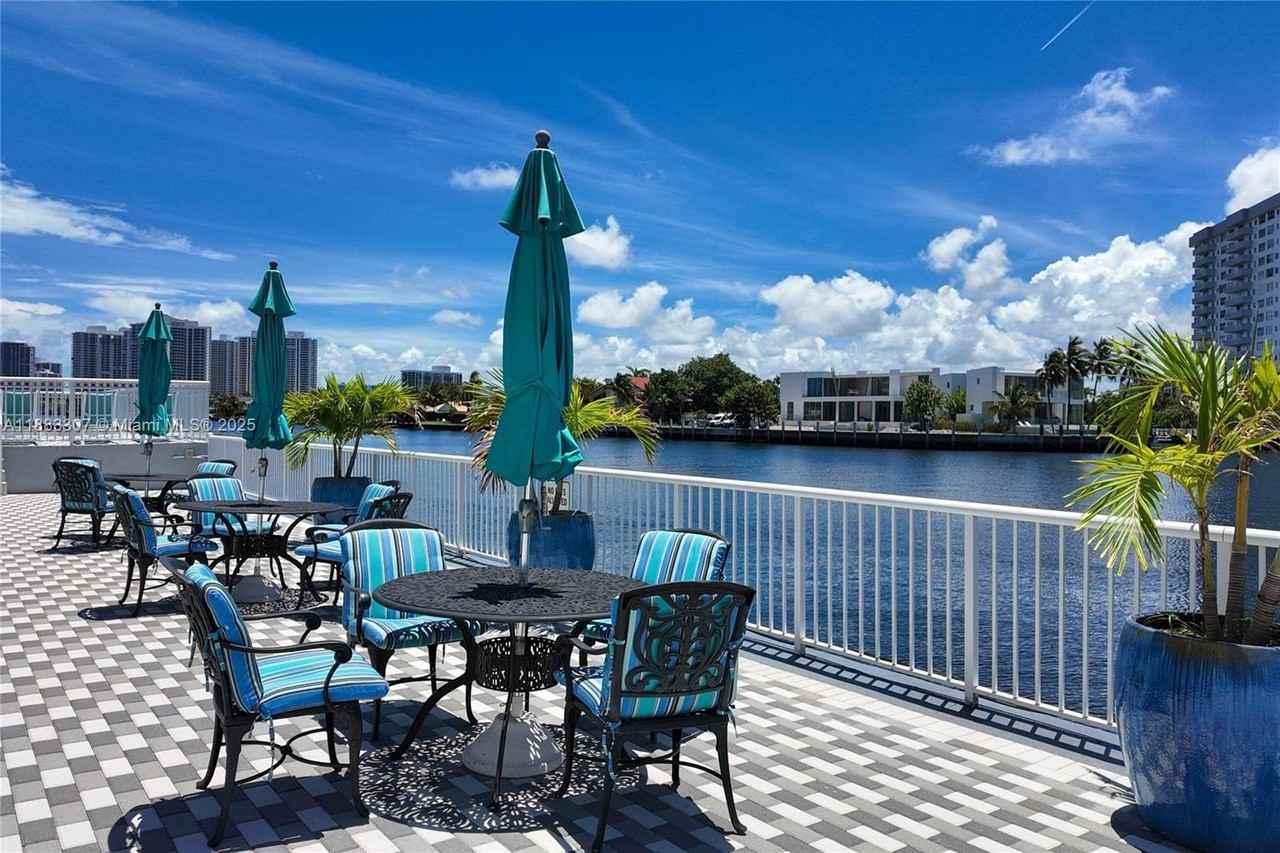 1913 S Ocean Dr #405