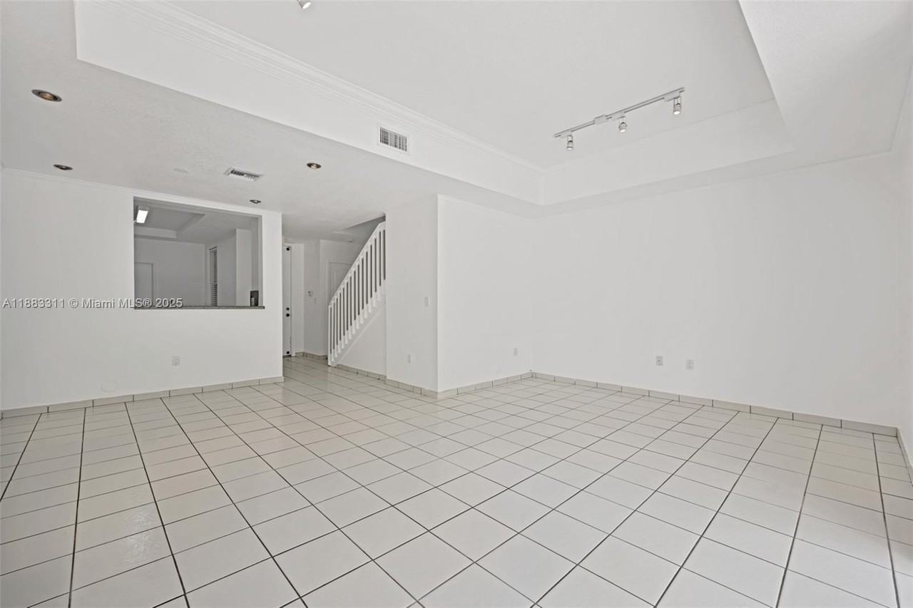 11224 Northwest 42nd Terrace #11224 - Photo 3 of 25