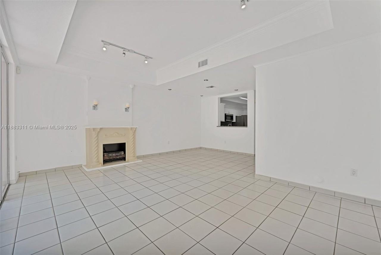 11224 Northwest 42nd Terrace #11224 - Photo 4 of 25