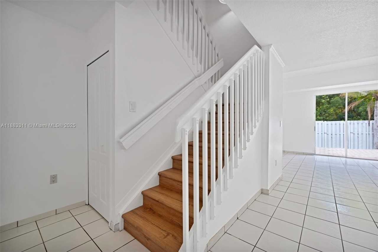 11224 Northwest 42nd Terrace #11224 - Photo 5 of 25