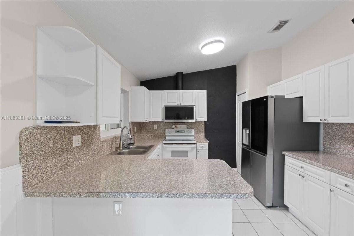 15327 Sw 179th Ter - Photo 4 of 28