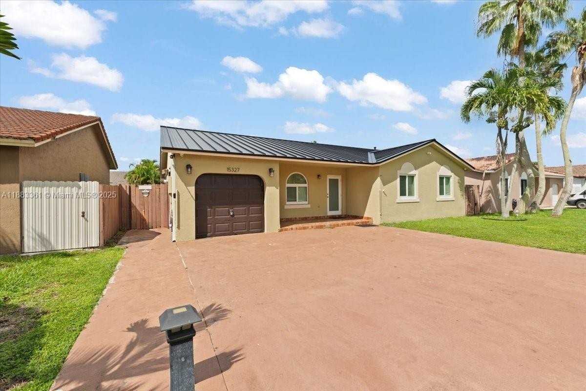 15327 Sw 179th Ter - Photo 6 of 28