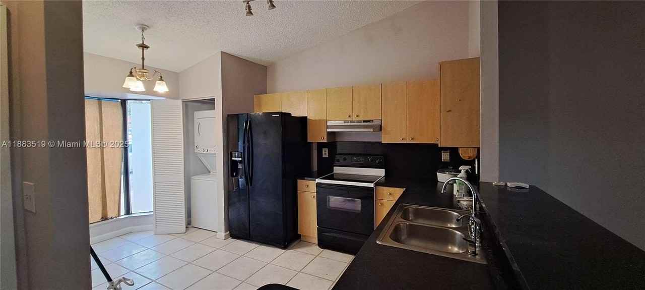 2410 San Remo Cir #0 - Photo 7 of 10