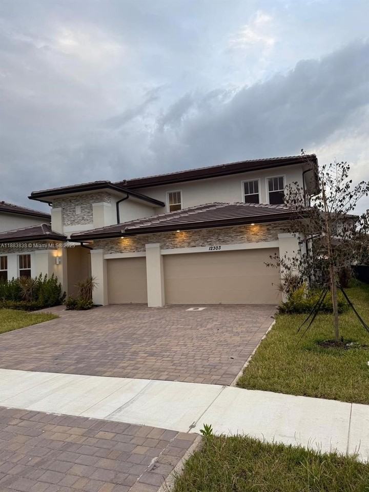 12303 Sw 44th St #0 - Photo 2 of 42