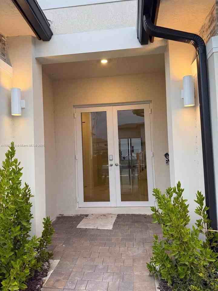 12303 Sw 44th St #0 - Photo 3 of 42