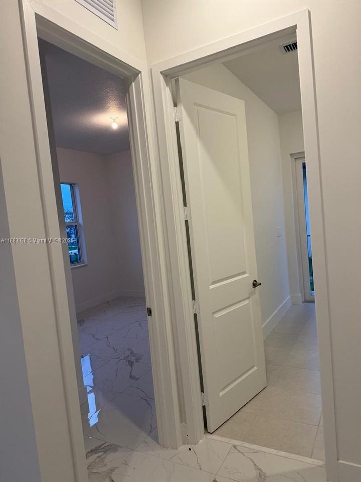 12303 Sw 44th St #0 - Photo 4 of 42