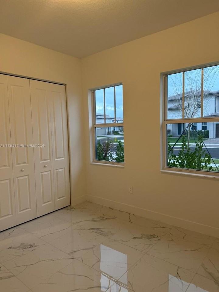 12303 Sw 44th St #0 - Photo 6 of 42