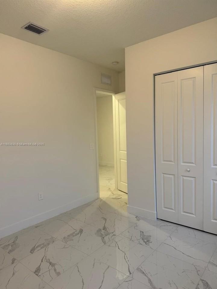 12303 Sw 44th St #0 - Photo 7 of 42