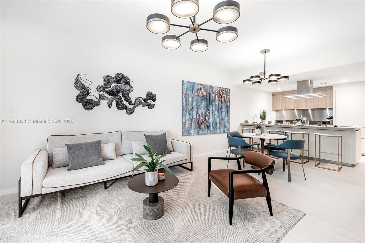 1000 Brickell Plz #4005 - Photo 2 of 35