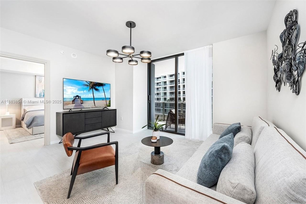 1000 Brickell Plz #4005 - Photo 4 of 35