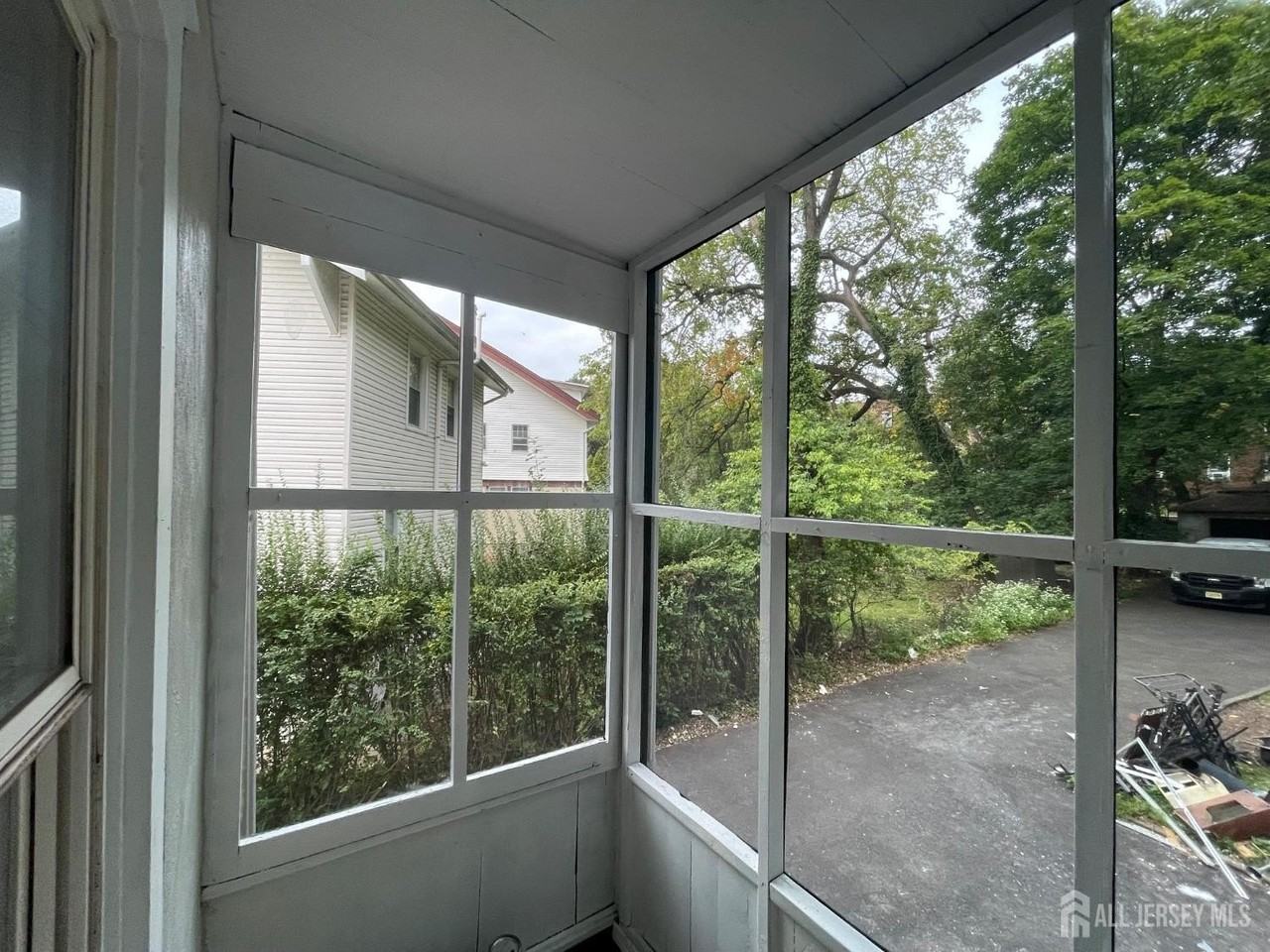 31 Lincoln Ave - Photo 2 of 9