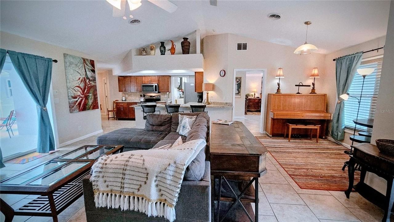 881 Bayshore Drive - Photo 5 of 48