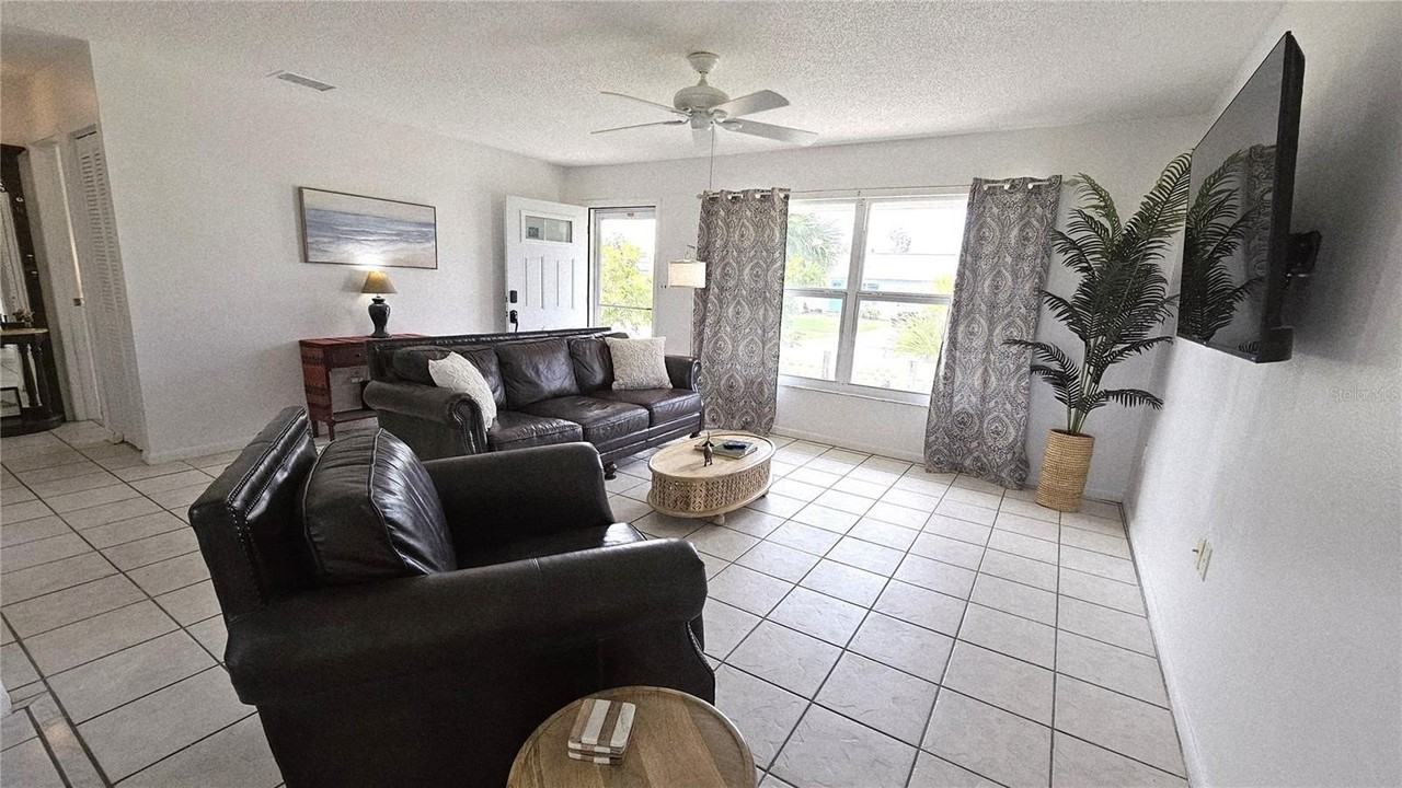 13398 Ballon Avenue - Photo 5 of 27