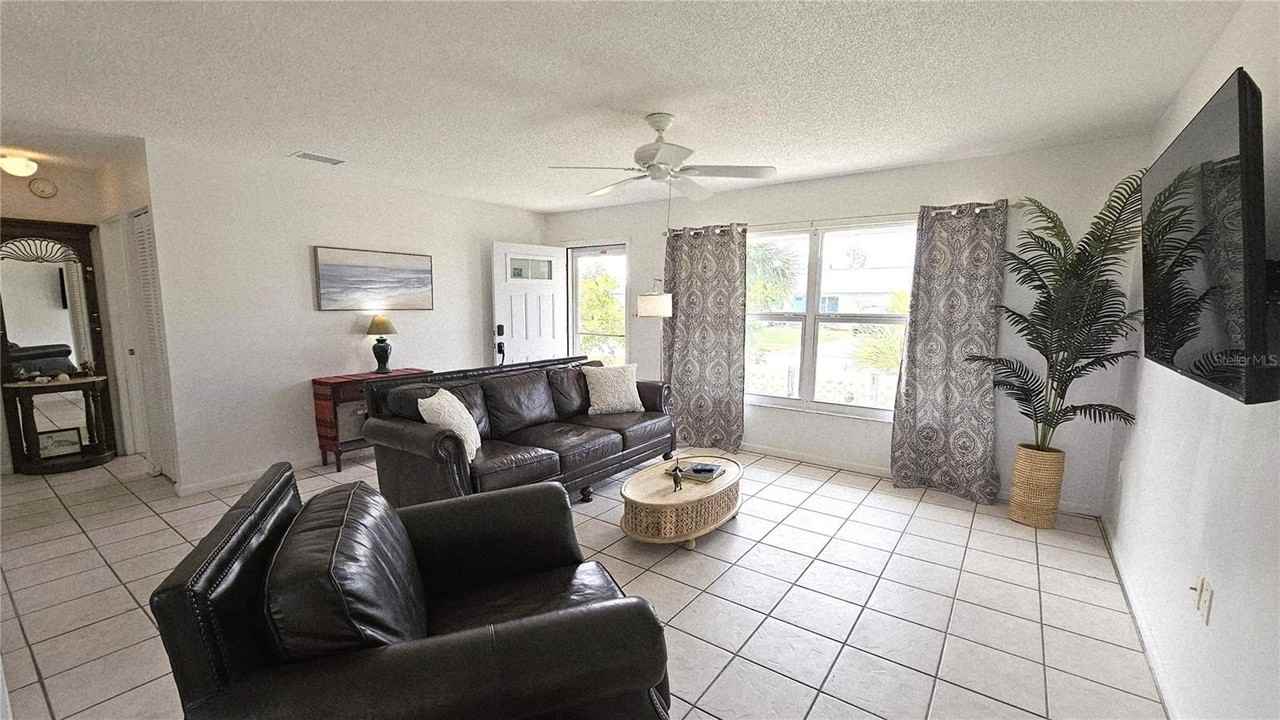 13398 Ballon Avenue - Photo 7 of 27