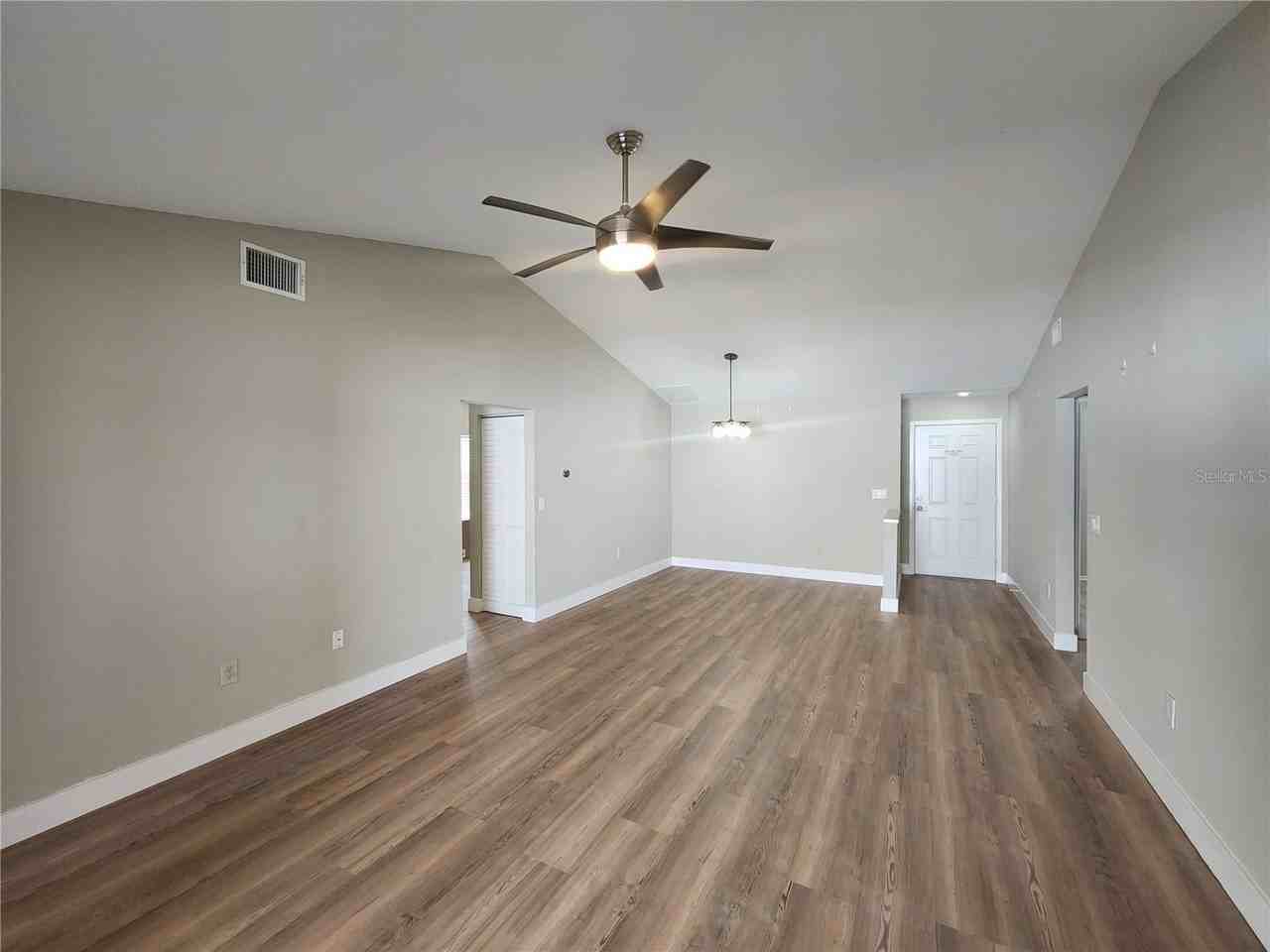 11132 Windpoint Dr - Photo 3 of 18