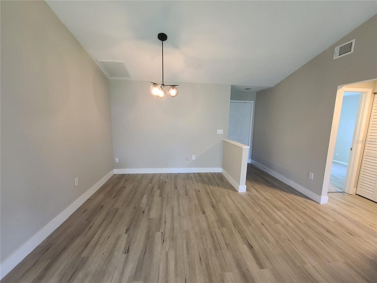 11132 Windpoint Dr - Photo 4 of 18