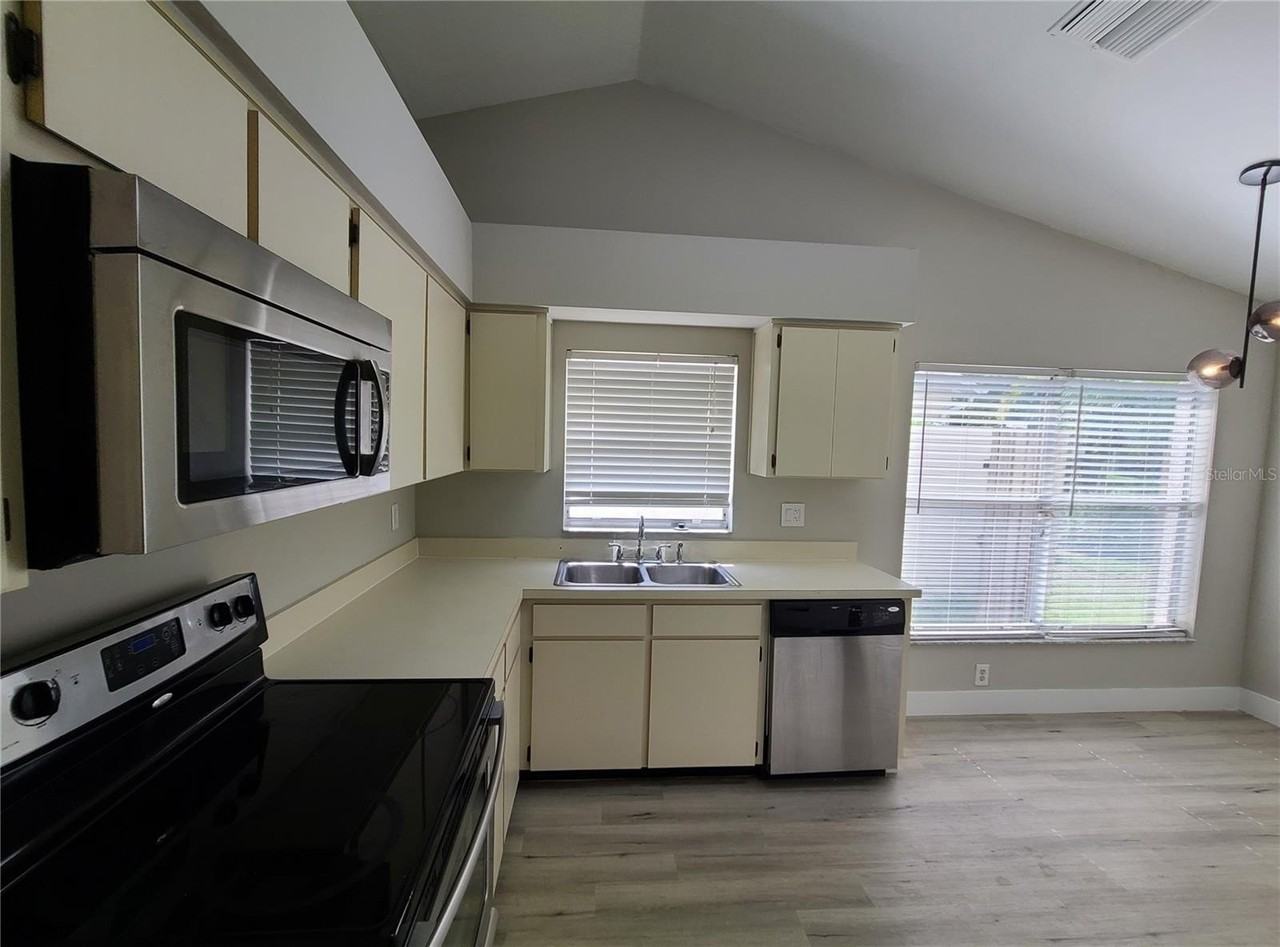 11132 Windpoint Dr - Photo 6 of 18