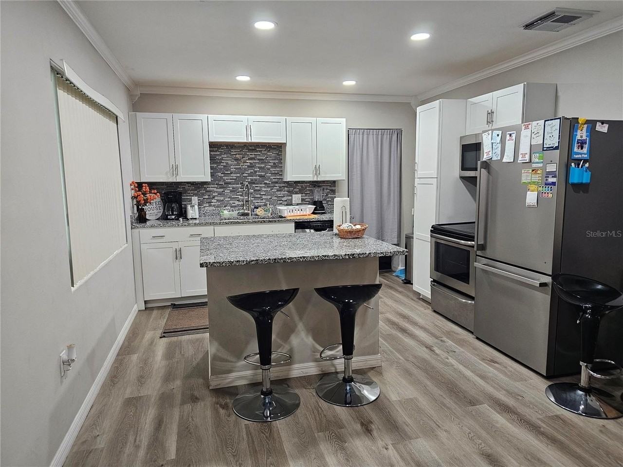 2117 Ivey Ln - Photo 3 of 10