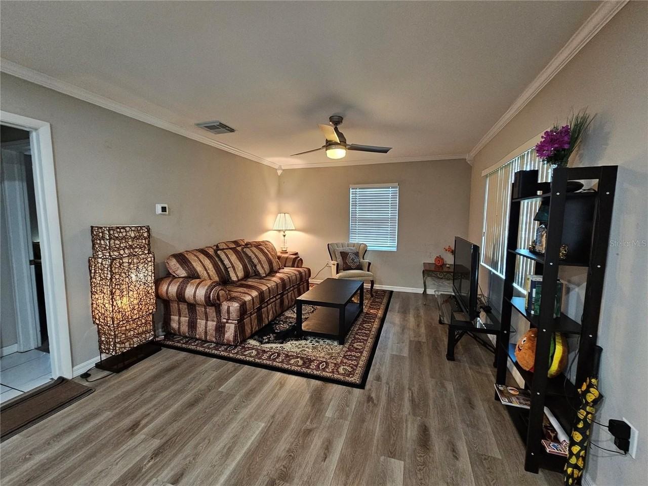 2117 Ivey Ln - Photo 4 of 10