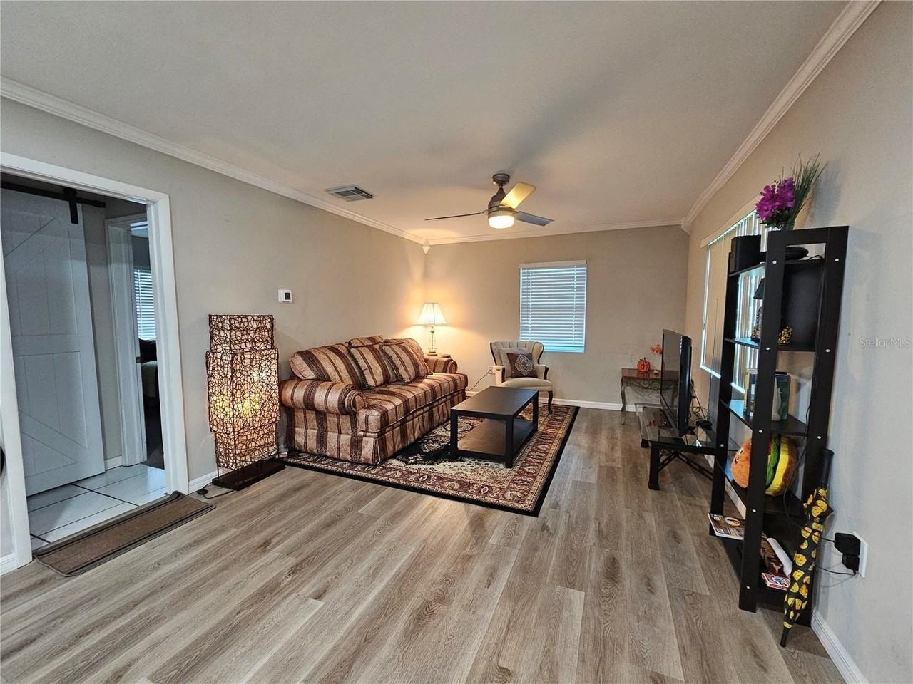 2117 Ivey Ln - Photo 5 of 10