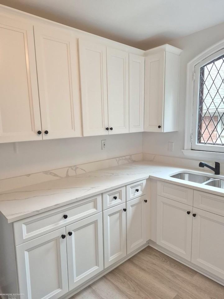 936 Trombley Rd - Photo 5 of 31