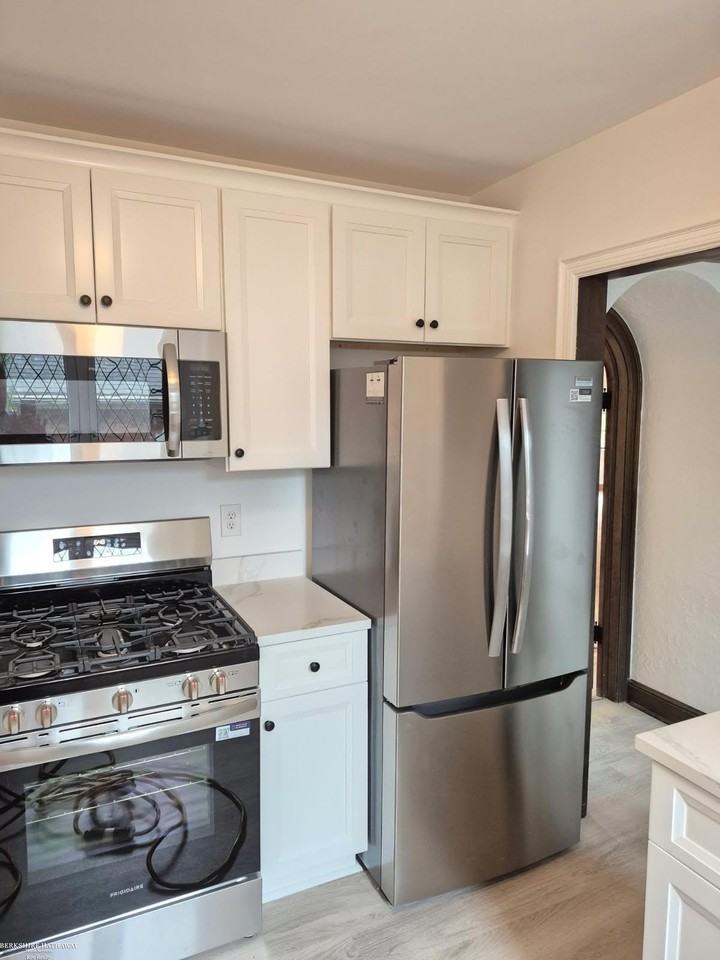 936 Trombley Rd - Photo 7 of 31