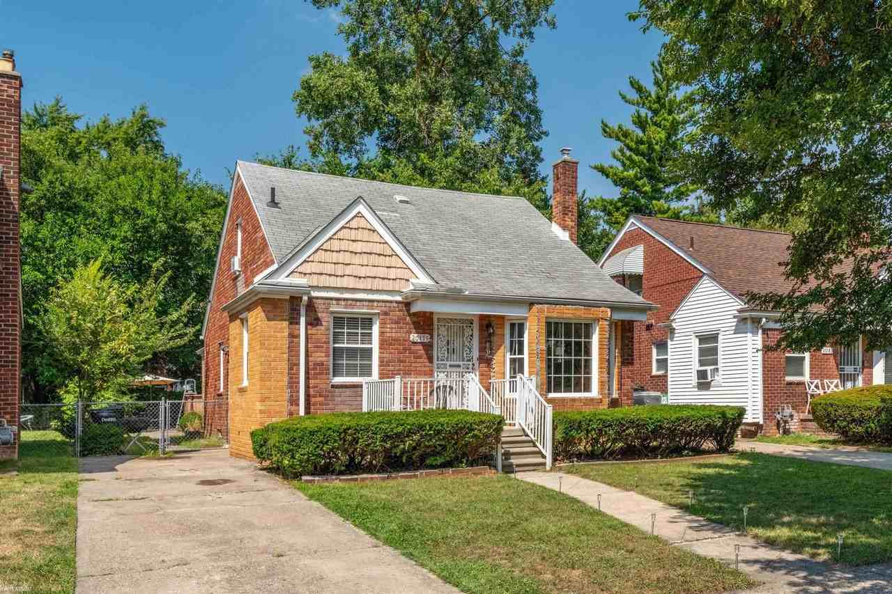 20177 Stansbury St - Photo 2 of 29