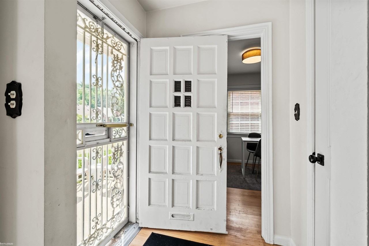 20177 Stansbury St - Photo 3 of 29