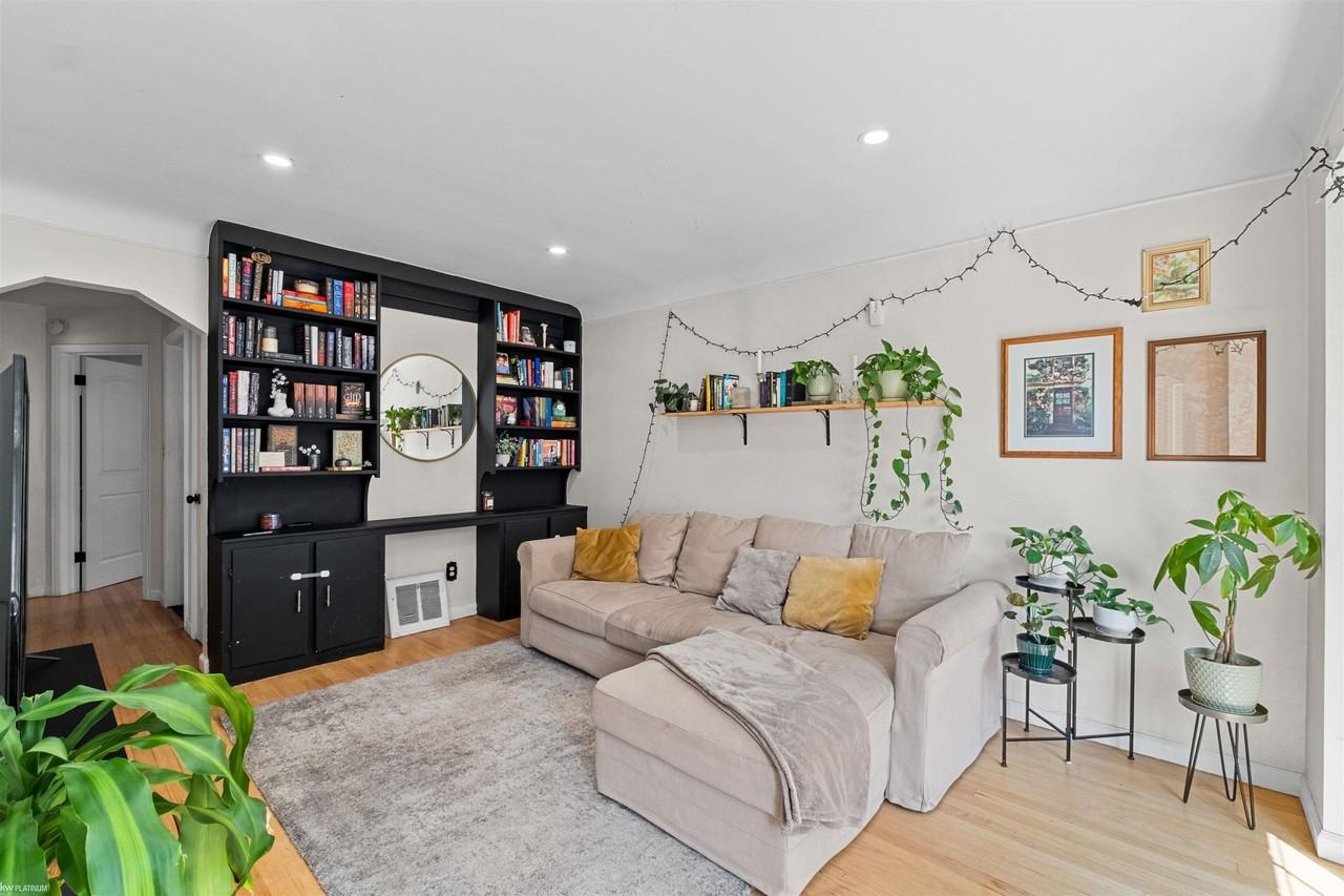 20177 Stansbury St - Photo 5 of 29