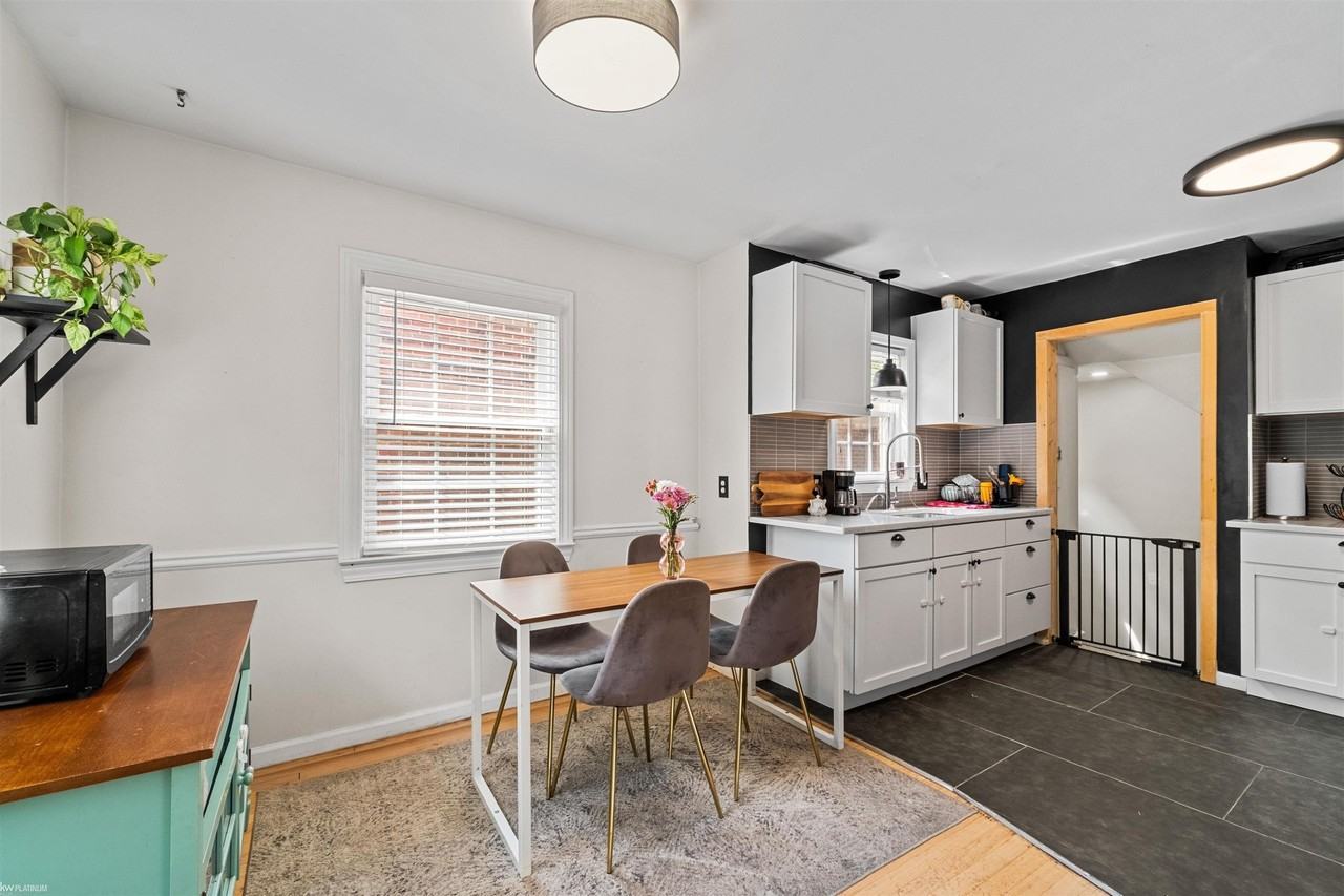 20177 Stansbury St - Photo 7 of 29