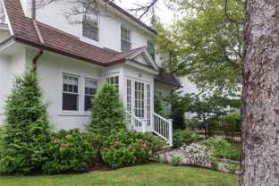 29 Armourvilla Ave - Photo 1 of 1