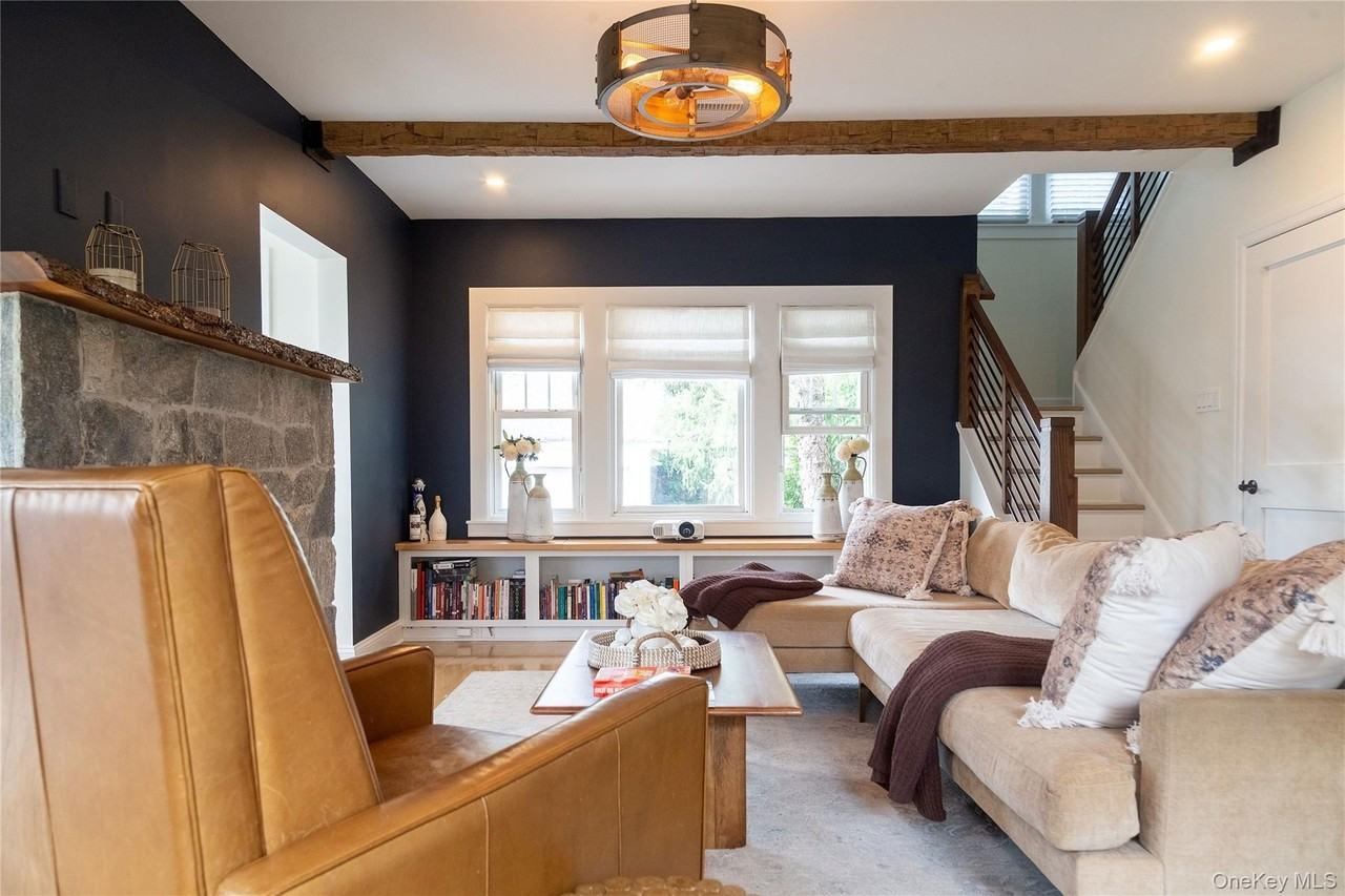 29 Armourvilla Ave - Photo 3 of 26