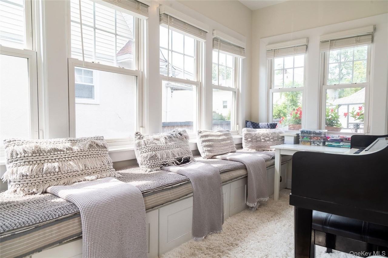 29 Armourvilla Ave - Photo 4 of 26