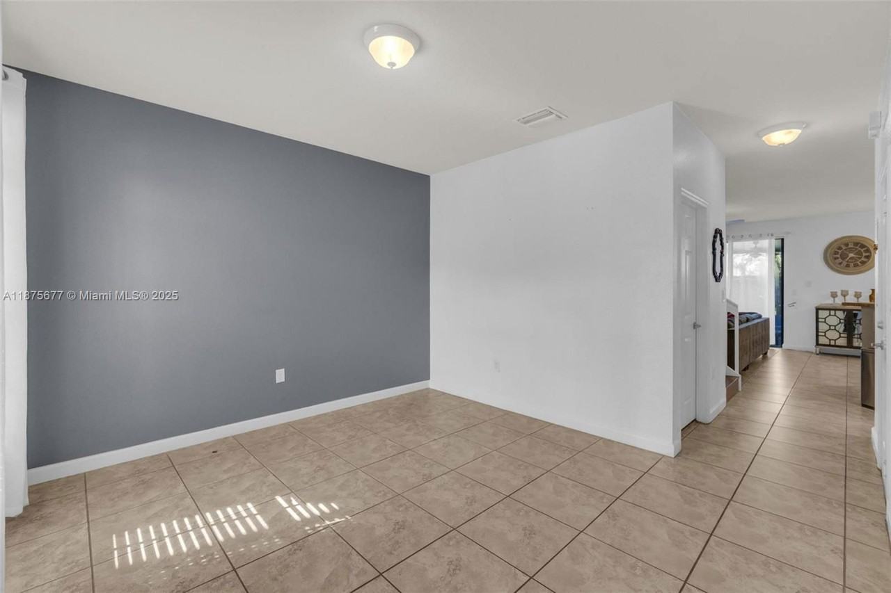 23210 Sw 113th Psge - Photo 4 of 8