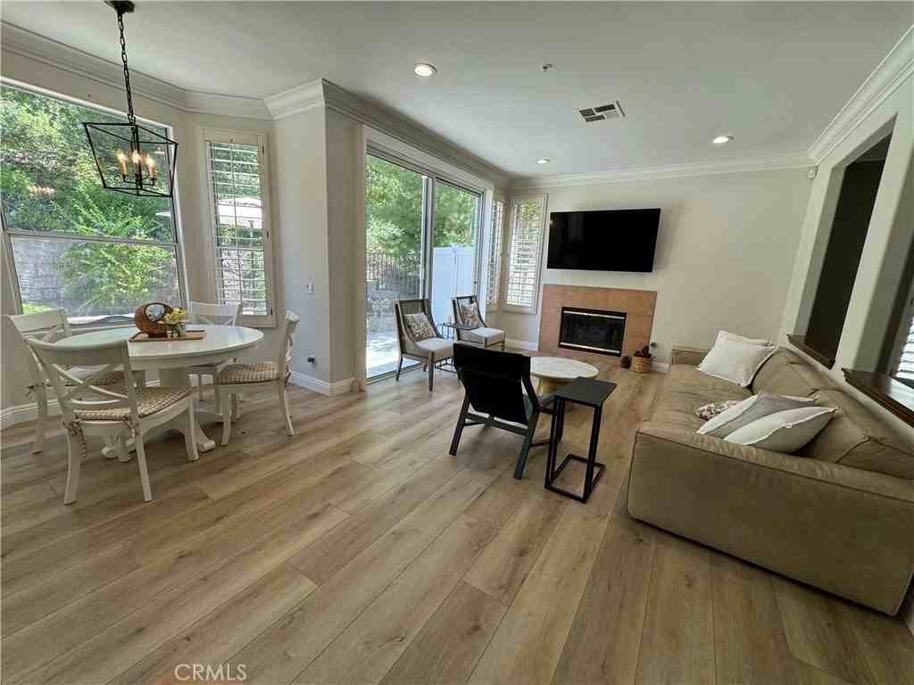 440 S San Vicente Ln - Photo 3 of 18
