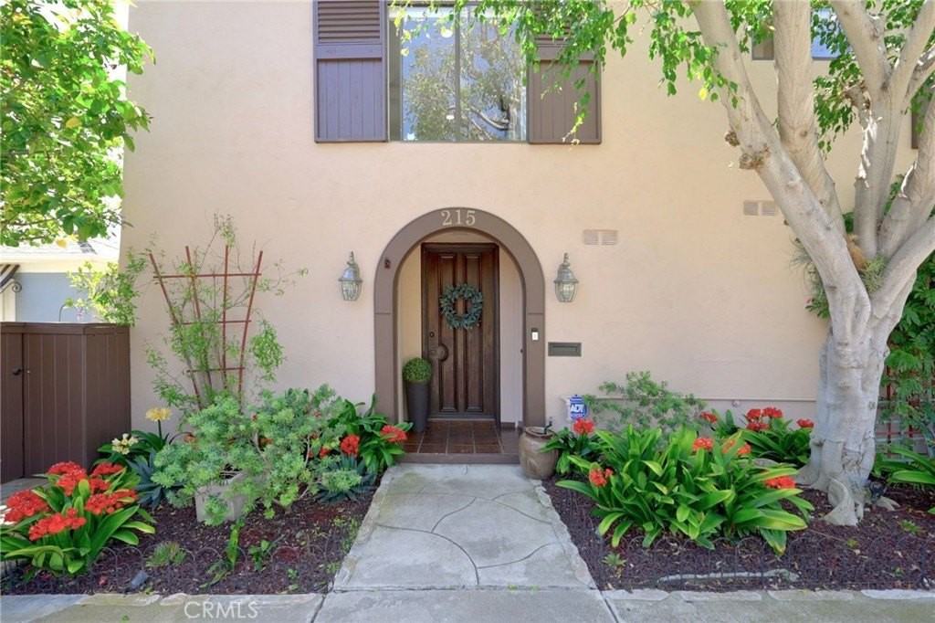 215 Monterey Dr - Photo 2 of 31